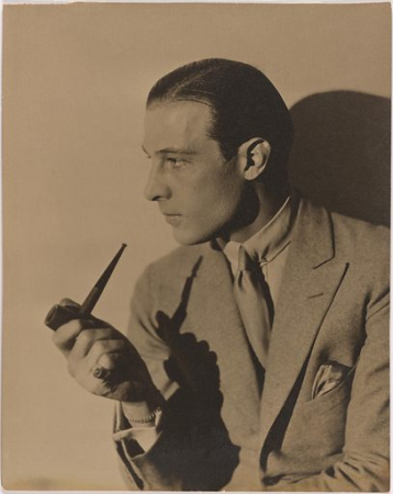 Peinados masculinos icónicos a lo largo de las décadas Rudolph Valentino