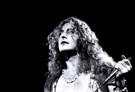 Peinados masculinos icónicos a lo largo de las décadas robert plant